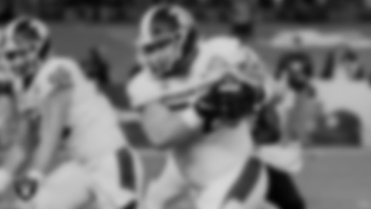 DT Mike Panasiuk