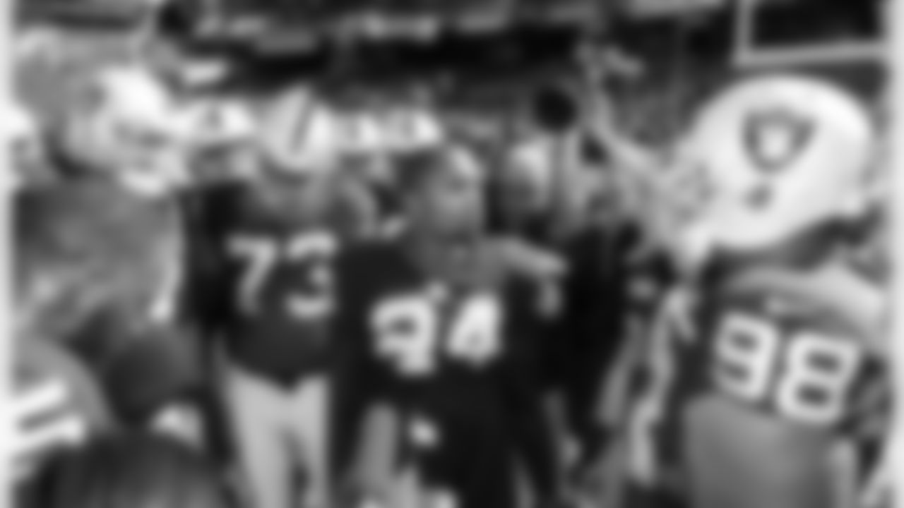 FS Charles Woodson gets the team fired up before the game.