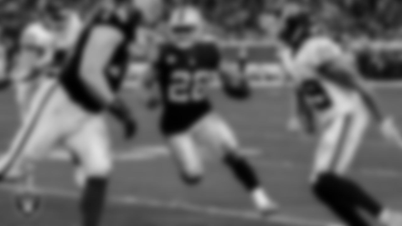 Las Vegas Raiders running back Josh Jacobs (28) rushes during the regular season home game against the Washington Football Team.