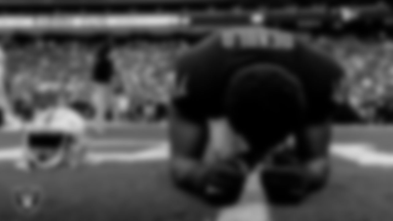 Las Vegas Raiders linebacker Divine Deablo (5) warming up before the regular season home game against the Denver Broncos at Allegiant Stadium.