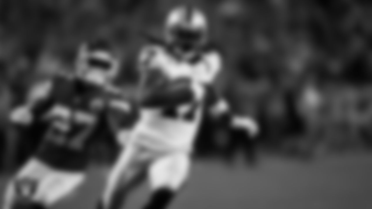 Las Vegas Raiders wide receiver Davante Adams (17) heads to the end zone on a 58-yard touchdown catch during the regular season away game against the Kansas City Chiefs at GEHA Field at Arrowhead Stadium.