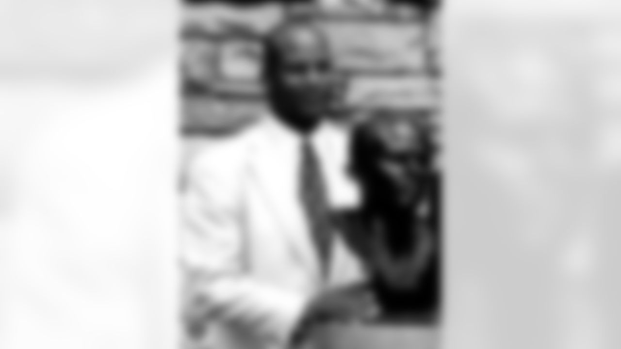 S Ronnie Lott (1991-92)
Hall of Fame Class of 2000