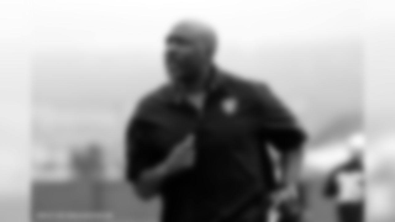 Linebackers coach Johnny Holland