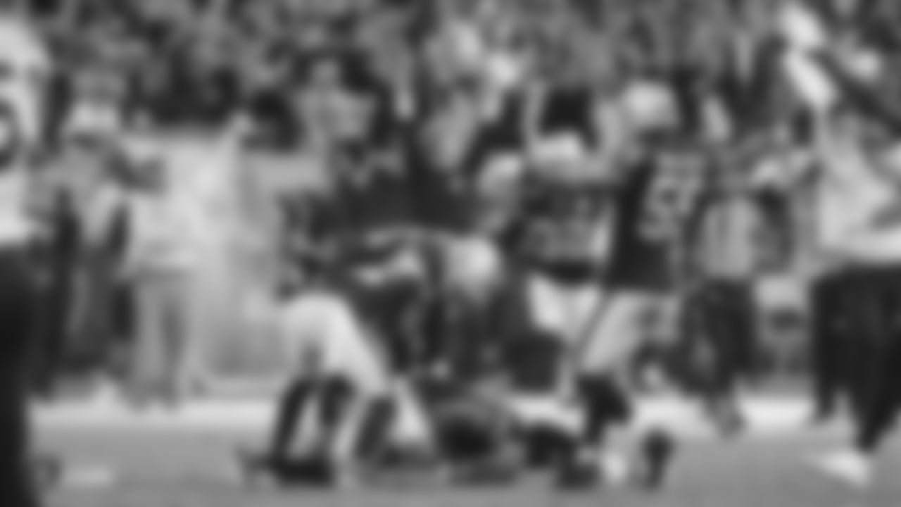 The Raiders celebrate cornerback Trayvon Mullen's (27) game-sealing interception during the regular season game against the Cincinnati Bengals.