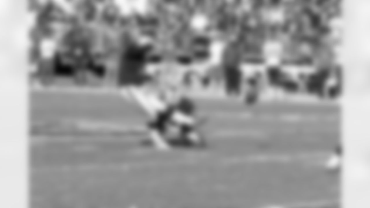 K Sebastian Janikowski gives the Raiders three more points with the field goal.