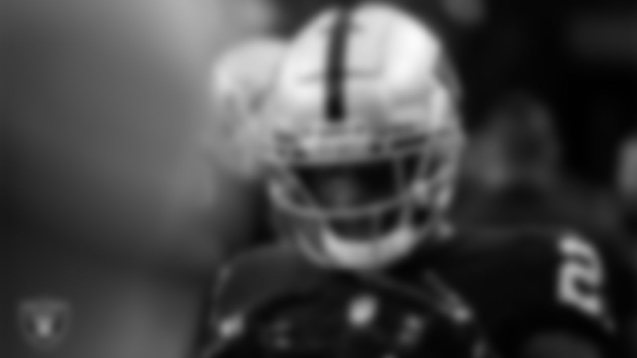 Las Vegas Raiders running back Kenyan Drake (23) warming up before the regular season home game against the Philadelphia Eagles.