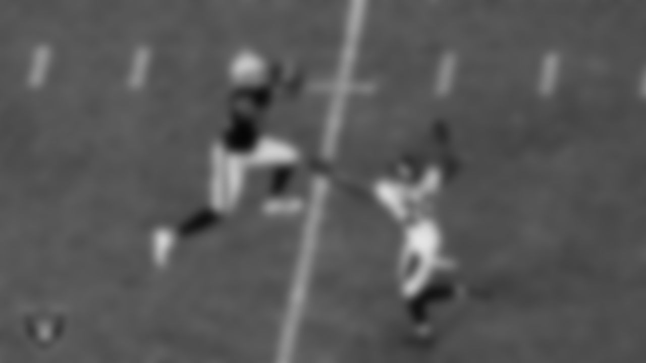 Las Vegas Raiders tight end Darren Waller (83) makes a catch during the regular season home game against the Denver Broncos.