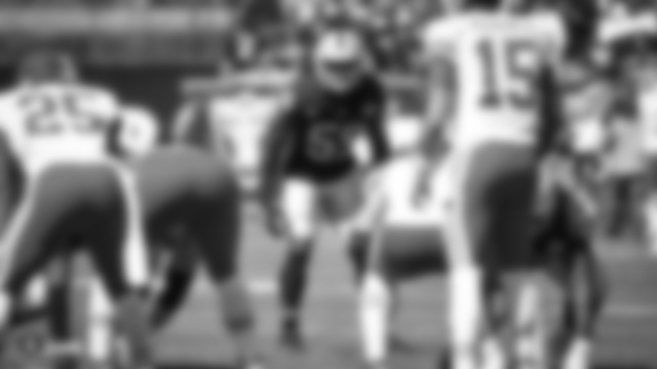 Raiders linebacker Tahir Whitehead (59) awaits the snap during the Raiders regular season game against the Kansas City Chiefs.
