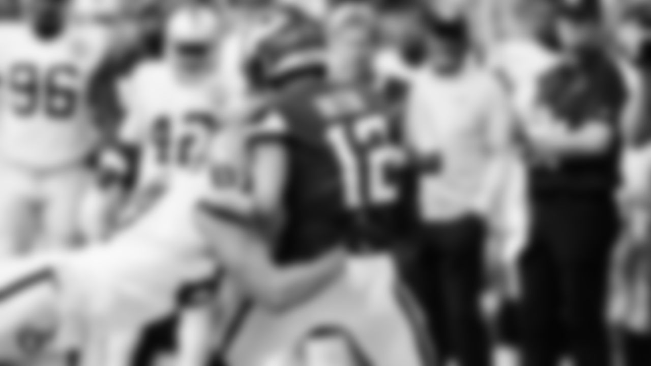 Oakland Raiders tight end Foster Moreau (87) during the Oakland Raiders regular season game against the Minnesota Vikings at U.S. Bank Stadium.