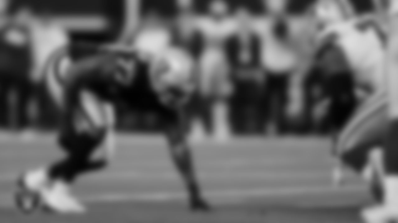 Las Vegas Raiders defensive tackle Quinton Jefferson (77) during the regular season away game against the Dallas Cowboys.