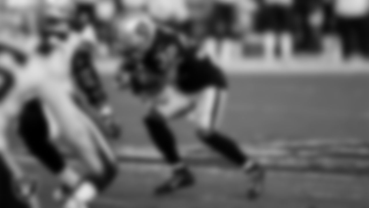 Las Vegas Raiders running back Austin Walter (32) during the preseason home game against the New England Patriots at Allegiant Stadium.