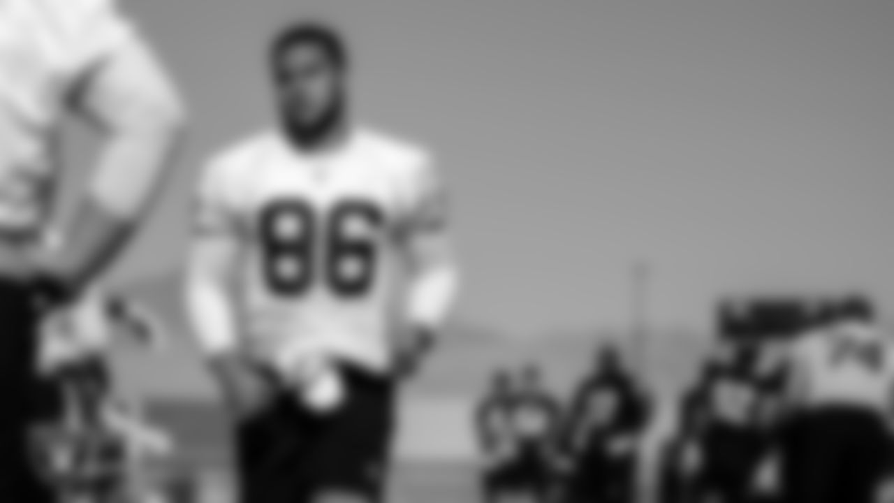 Las Vegas Raiders tight end Travis Koontz (86) at a workout during phase two of the offseason program.