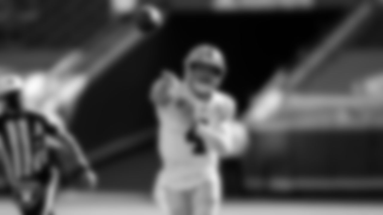 QB Derek Carr