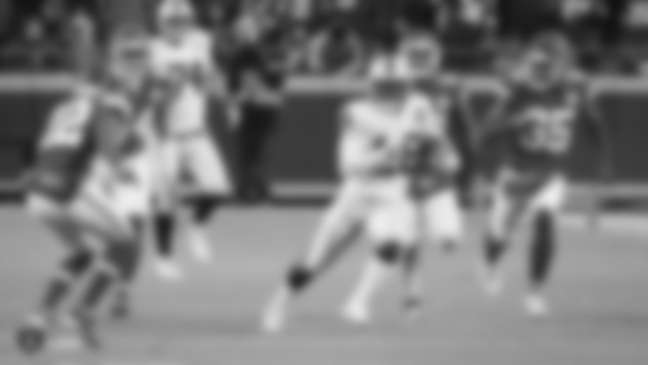 Oakland Raiders running back Josh Jacobs (28) during the regular season game against the Kansas City Chiefs at Arrowhead Stadium.