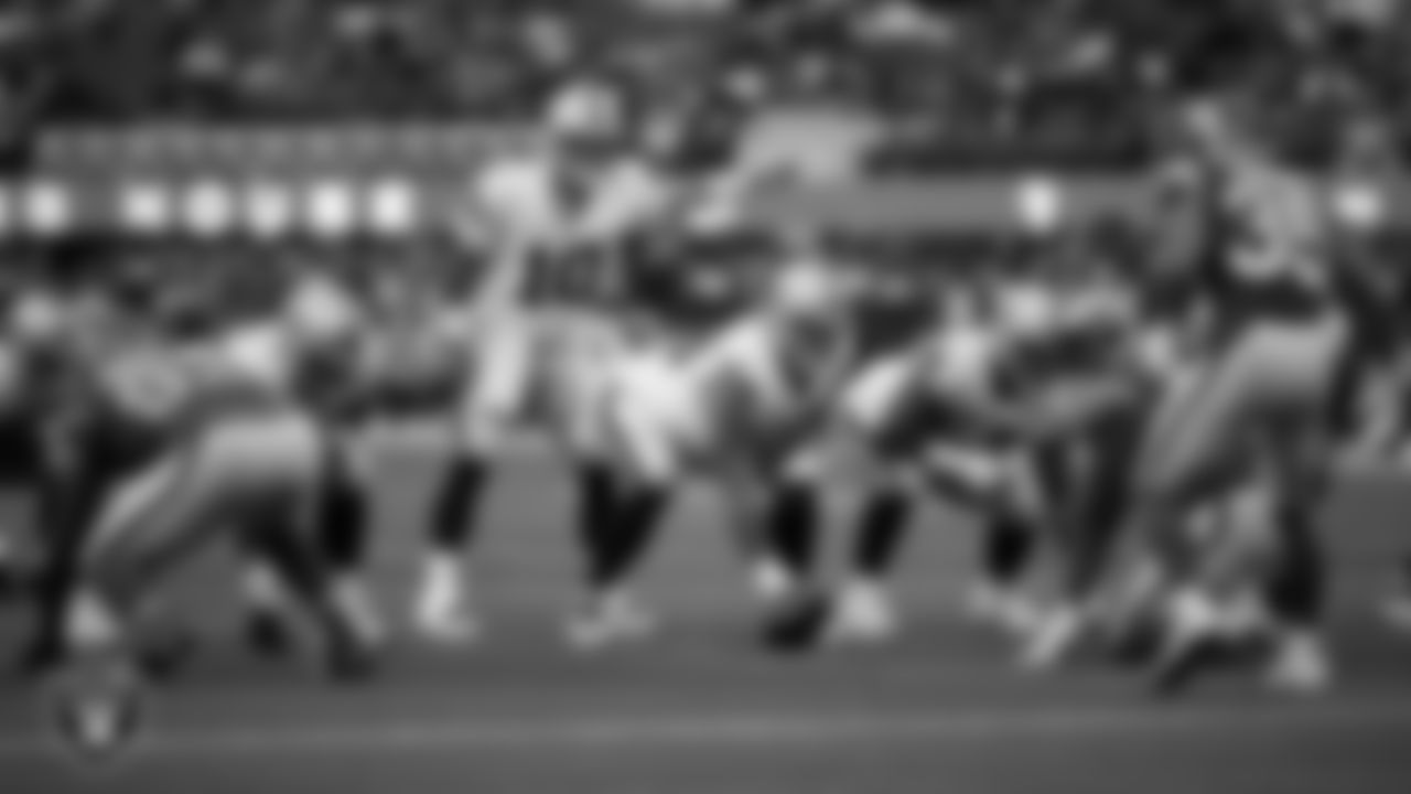 Las Vegas Raiders quarterback Jimmy Garoppolo (10) calls out the defense during the preseason away game against the Los Angeles Rams at Sofi Stadium.