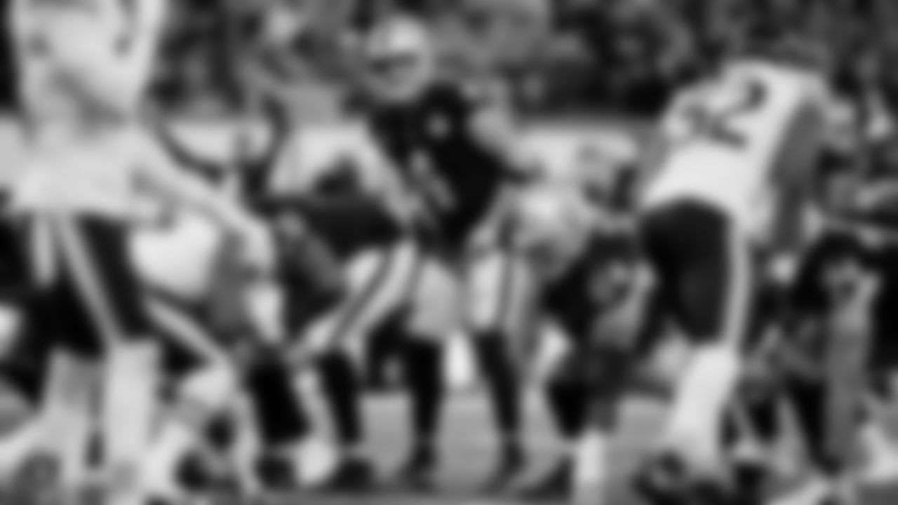 Raiders quarterback Derek Carr (4) before the snap during the regular season game against the Chicago Bears at Tottenham Hotspur Stadium.