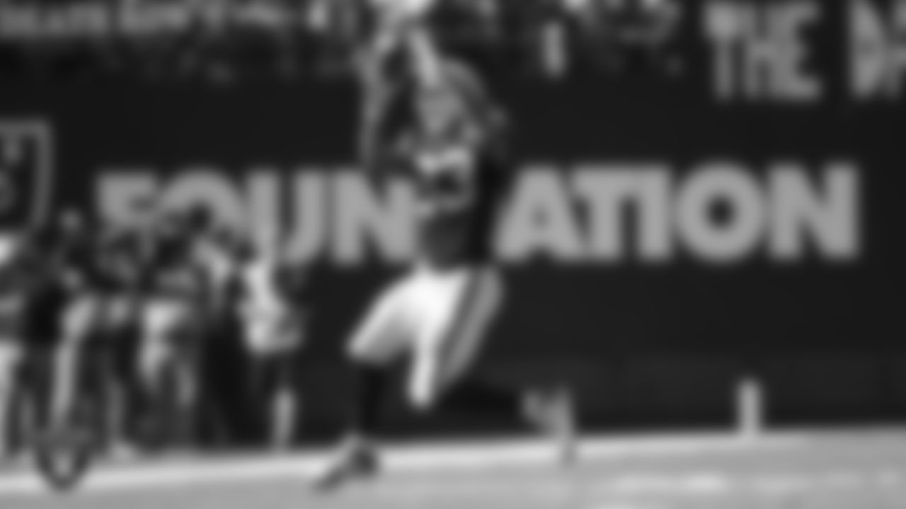 Raiders tight end Darren Waller (83) during the regular season game against the Detroit Lions.