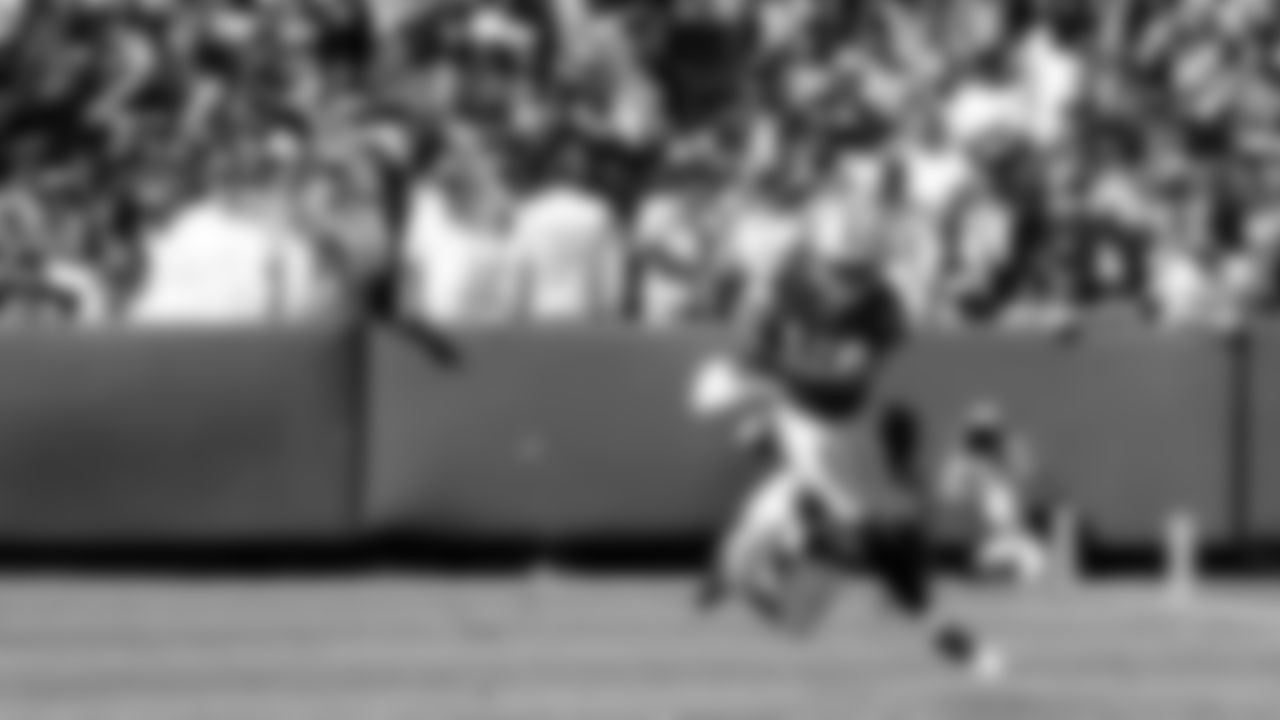 Raiders wide receiver Seth Roberts (10) runs after making a catch during the regular season home game against the Atlanta Falcons at Oakland-Alameda County, Sunday, September 18, 2016, in Oakland, Calif.