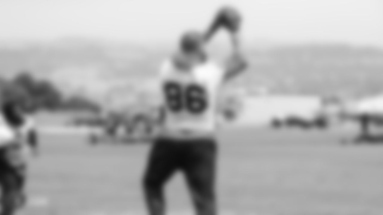 Oakland Raiders tight end Lee Smith (86) on the field for practice at the Oakland Raiders Practice Facility, Wednesday, September 12, 2018, in Alameda, California.