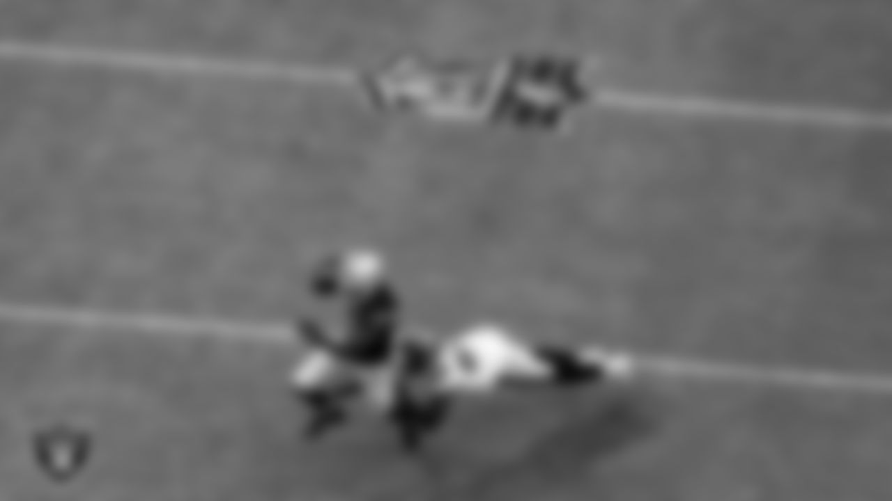Las Vegas Raiders running back Josh Jacobs (28) rushes during the regular season home game against the Tampa Bay Buccaneers.