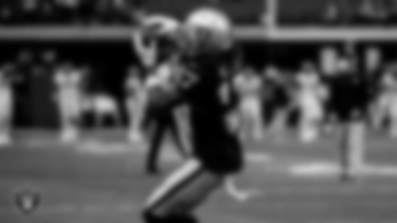 Las Vegas Raiders wide receiver Davante Adams (17) warming up before the regular season home game against the Houston Texans at Allegiant Stadium.