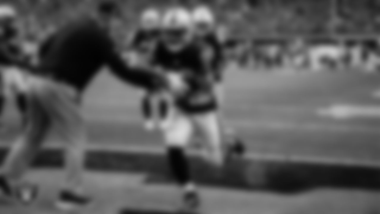 Las Vegas Raiders running back Josh Jacobs (28) warming up before the regular season home game against the Indianapolis Colts at Allegiant Stadium.