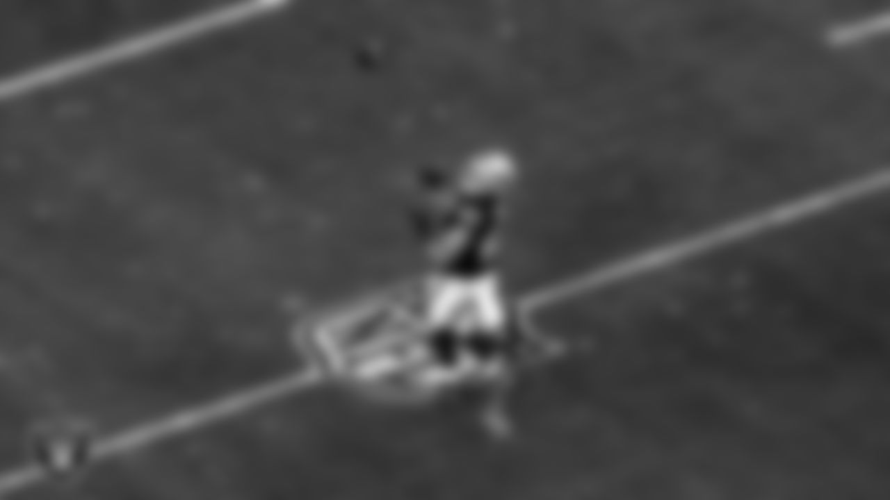 Las Vegas Raiders fullback Alec Ingold (45) warming up before the regular season home game against the Los Angeles Chargers.