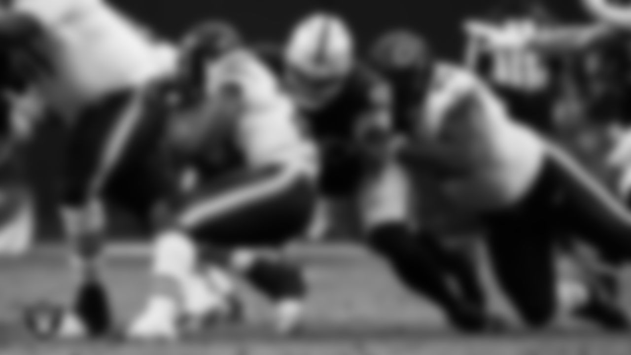 Las Vegas Raiders defensive tackle Johnathan Hankins (90) makes a tackle during the regular season home game against the Chicago Bears.