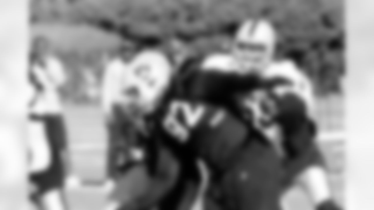 DE Richard Seymour rushes the passer. Photo by Tony Gonzales.