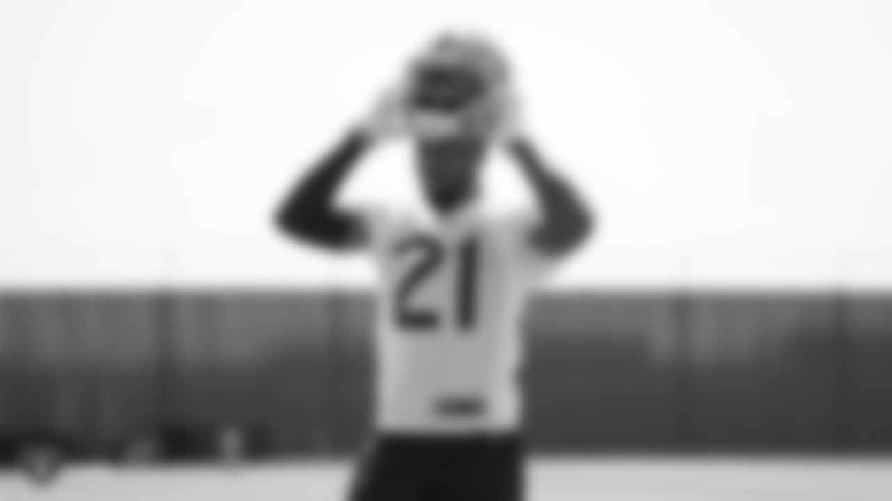 Raiders cornerback Gareon Conley (21) on the field for practice.
