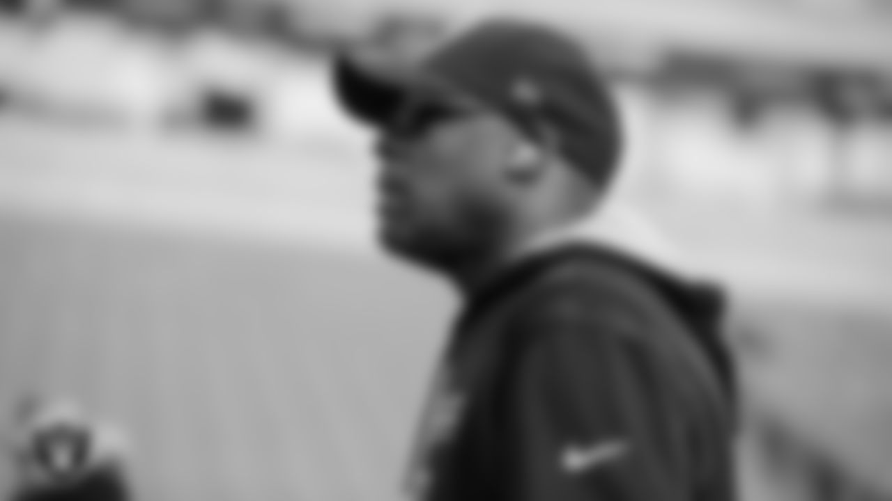 Las Vegas Raiders wide receivers coach Edgar Bennett warming up before the postseason away game against the Cincinnati Bengals.