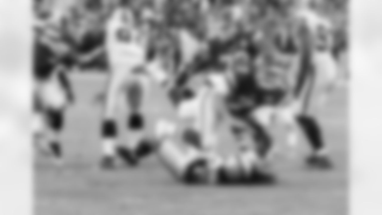 Cassel falls to the ground after the pressure from LB Philip Wheeler.