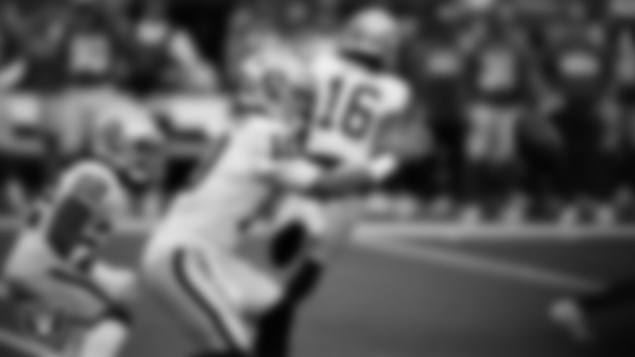 Las Vegas Raiders quarterback Jimmy Garoppolo (10) receives the snap during the preseason away game against the Los Angeles Rams at Sofi Stadium.