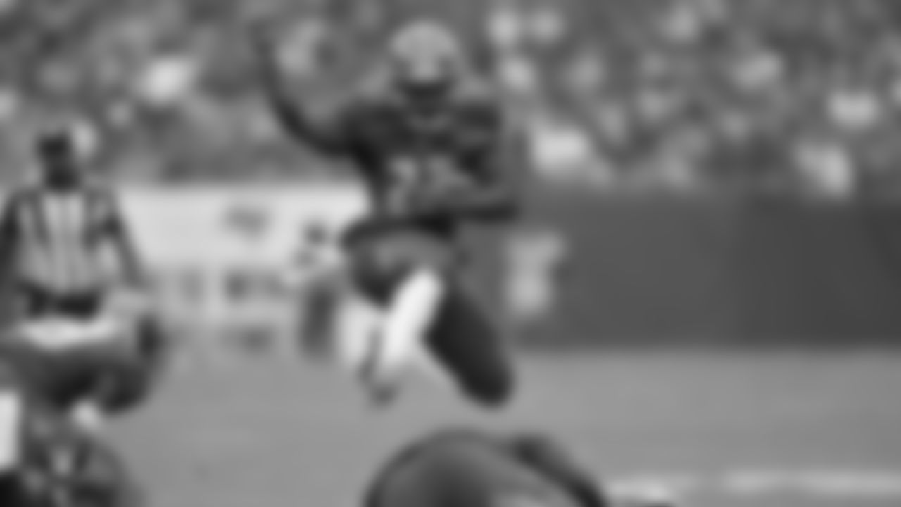 RB Peyton Barber
Previous teams: Tampa Bay Buccaneers (2016–19), Washington Football Team (2020)