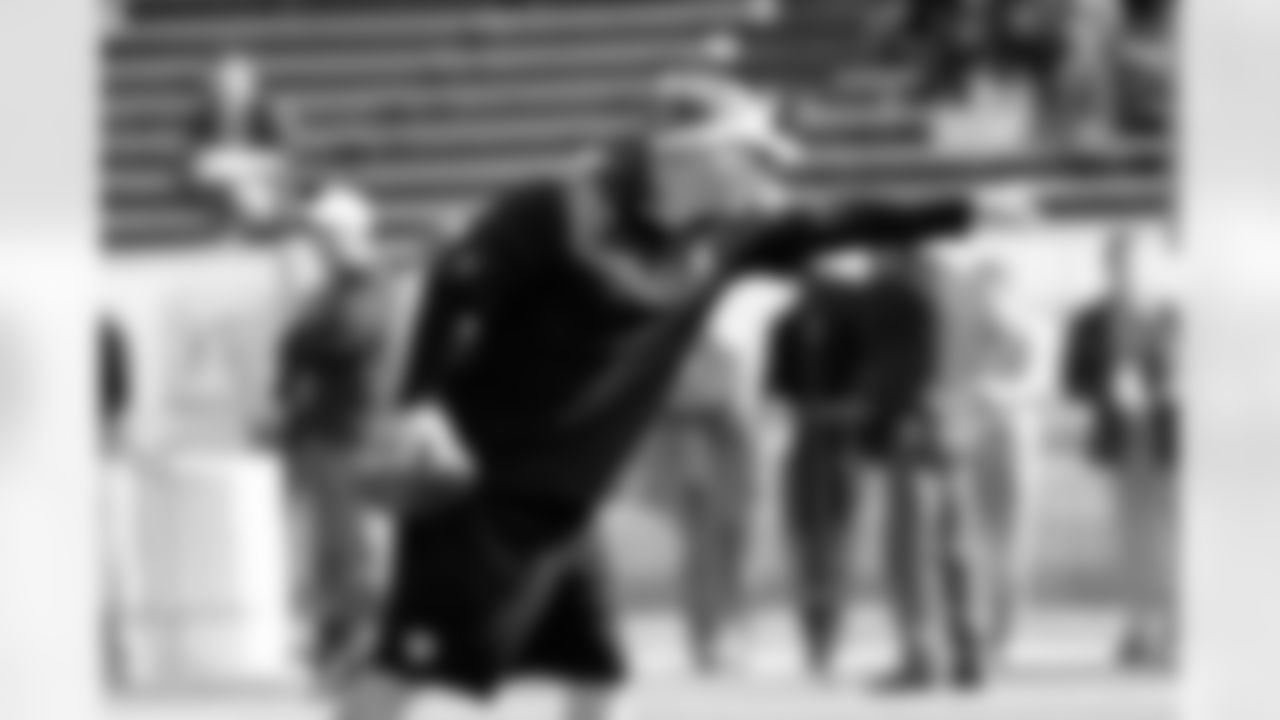 Defensive coordinator Jason Tarver yells out instructions.