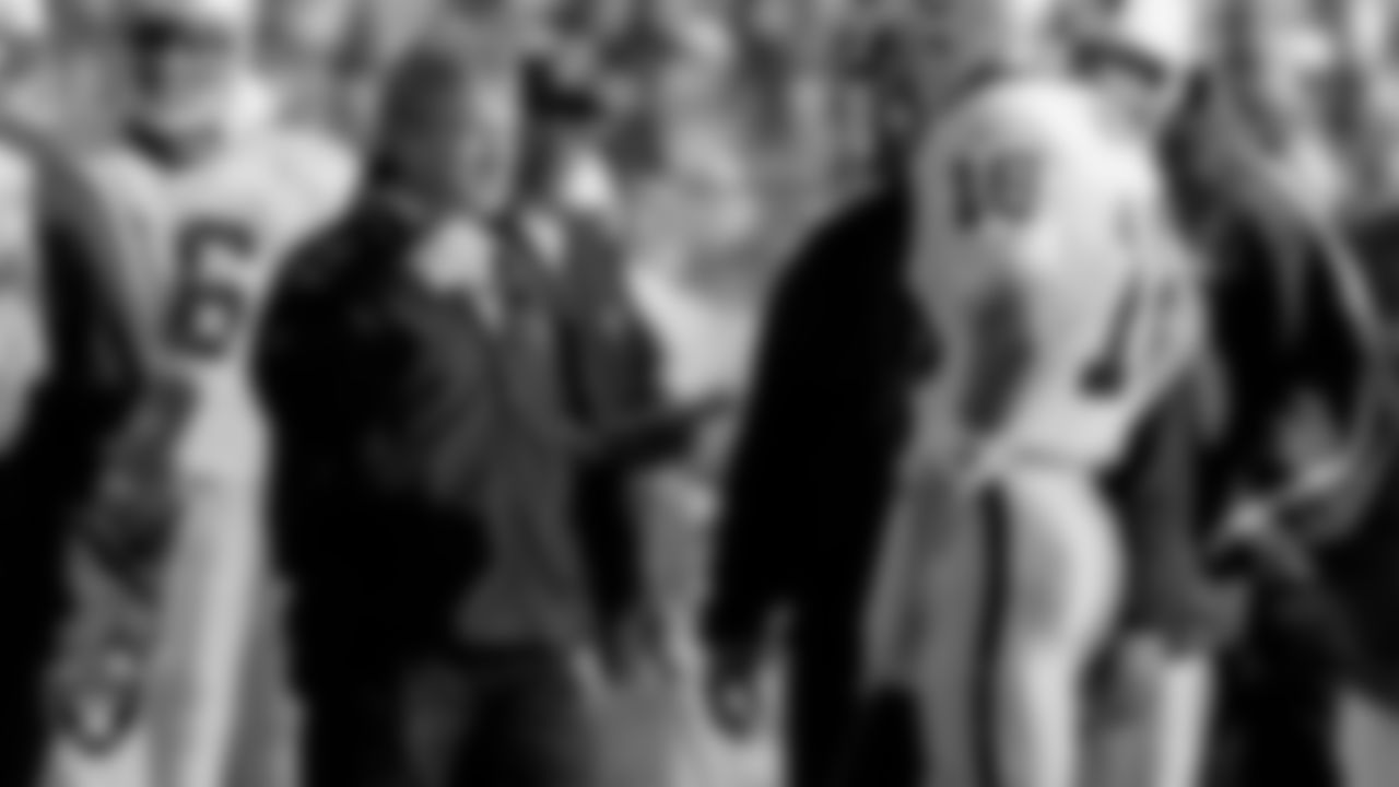 Raiders Head Coach Jon Gruden on the sideline with quarterback Wade Wilson during a game in 1998.