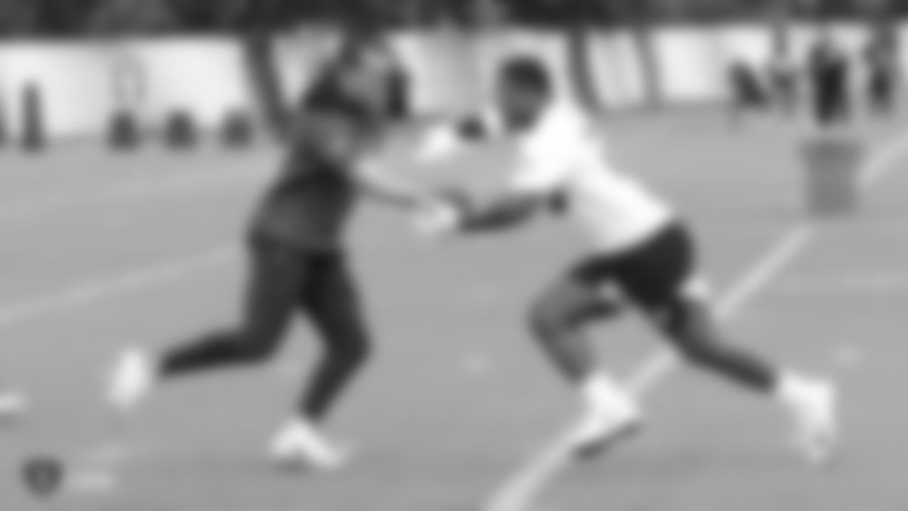Raiders quarterback Derek Carr (4) and running back Josh Jacobs (28) at a workout during phase two of the offseason program at the Raiders Practice Facility in Alameda, Calif.