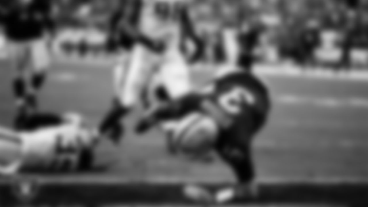 Las Vegas Raiders quarterback Jarrett Stidham (3) rushes for a 4-yard touchdown during the preseason home game against the Minnesota Vikings at Allegiant Stadium.