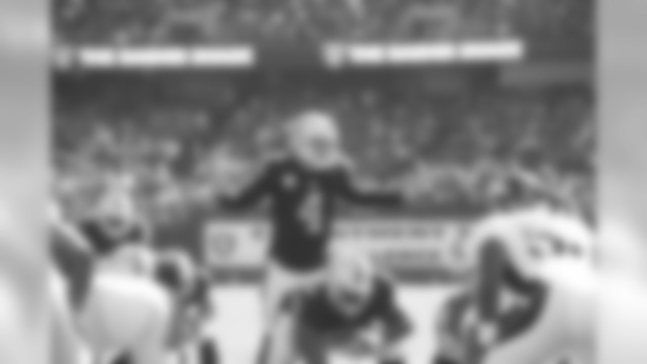 QB Derek Carr