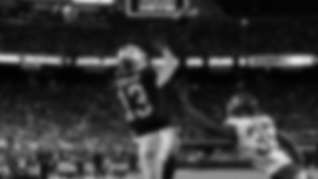Las Vegas Raiders wide receiver Hunter Renfrow (13) makes a 6-yard touchdown catch during the regular season home game against the Kansas City Chiefs.