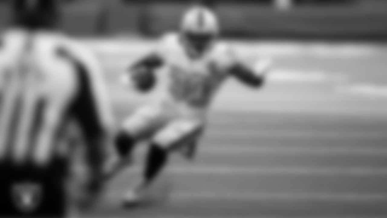 Las Vegas Raiders running back Jalen Richard (30) rushes during the regular season away game against the Los Angeles Chargers.