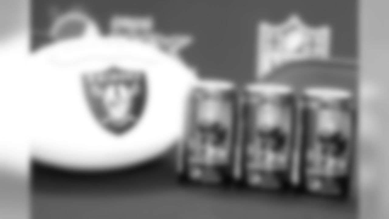 Raiders rookie LB Rolando McClain teamed up with Pepsi MAX and Lucky's to celebrate the new Pepsi MAX NFL rookie can. Photo by Tony Gonzales.