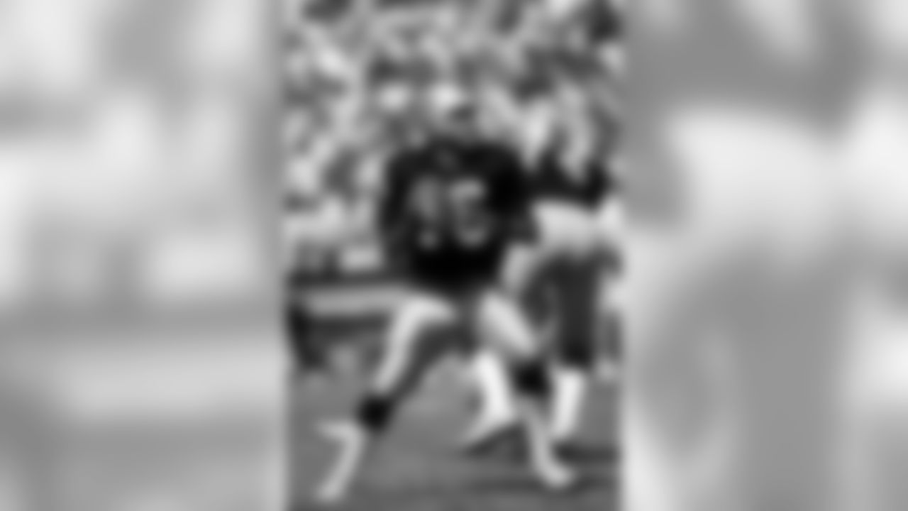 QB Jim Plunkett