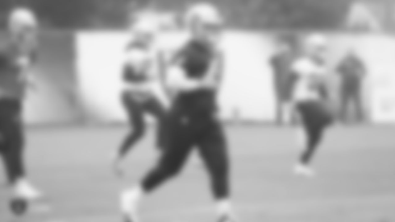 Raiders fullback Alec Ingold (45) warms up during practice.