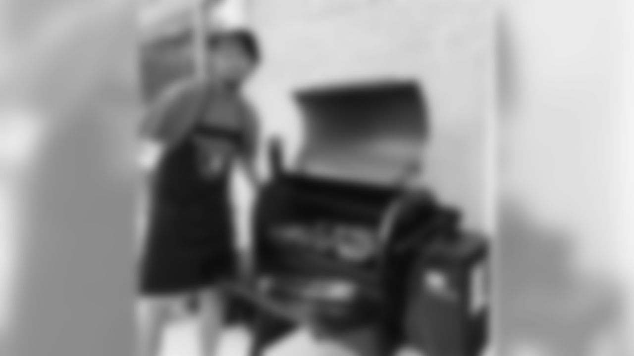 P AJ Cole: all moved into Las Vegas and got my @traegergrills fired up and grilling to perfection... raider nation how y'all like your steaks?