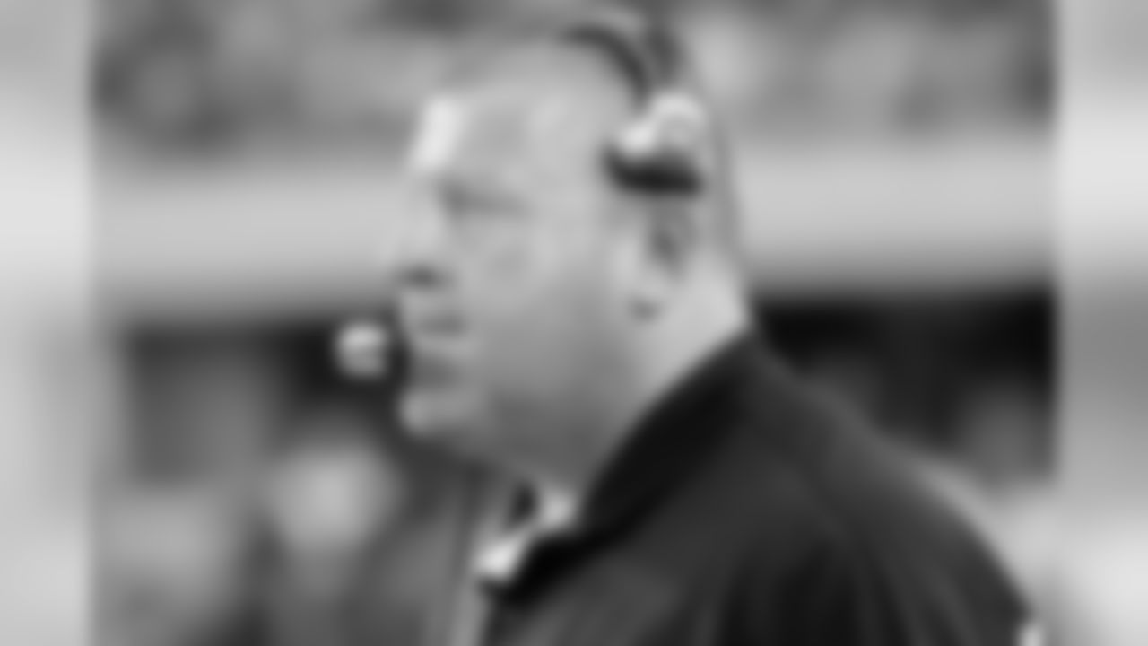 Head Coach Tom Cable watches the action. Photo by Tony Gonzales.