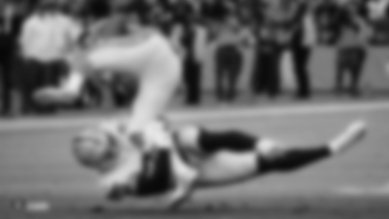 Raiders safety Erik Harris (25) makes a tackle during the regular season game against the Los Angeles Chargers.