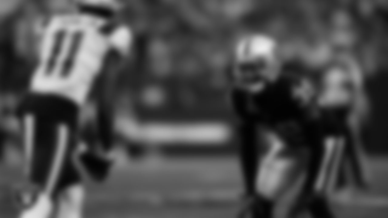 Las Vegas Raiders cornerback Nate Hobbs (39) lines up before the snap during the regular season home game against the New England Patriots at Allegiant Stadium.