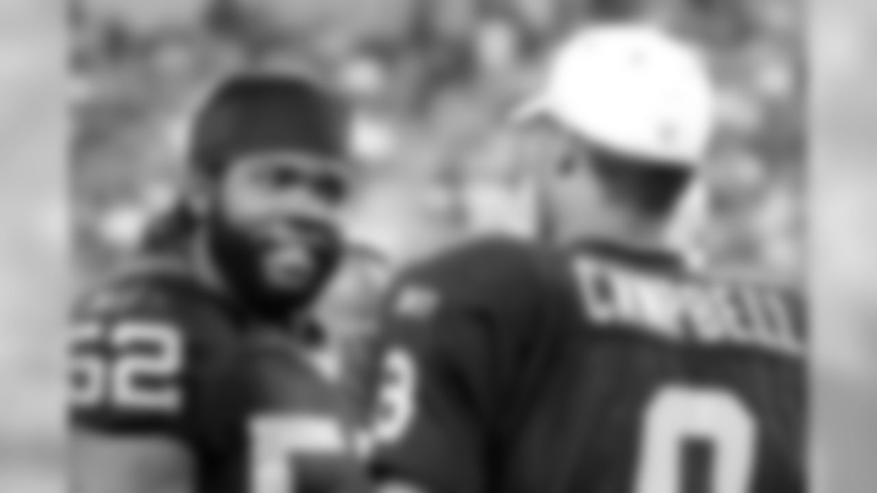 LB Quentin Groves chats with QB Jason Campbell. Photo by Tony Gonzales.