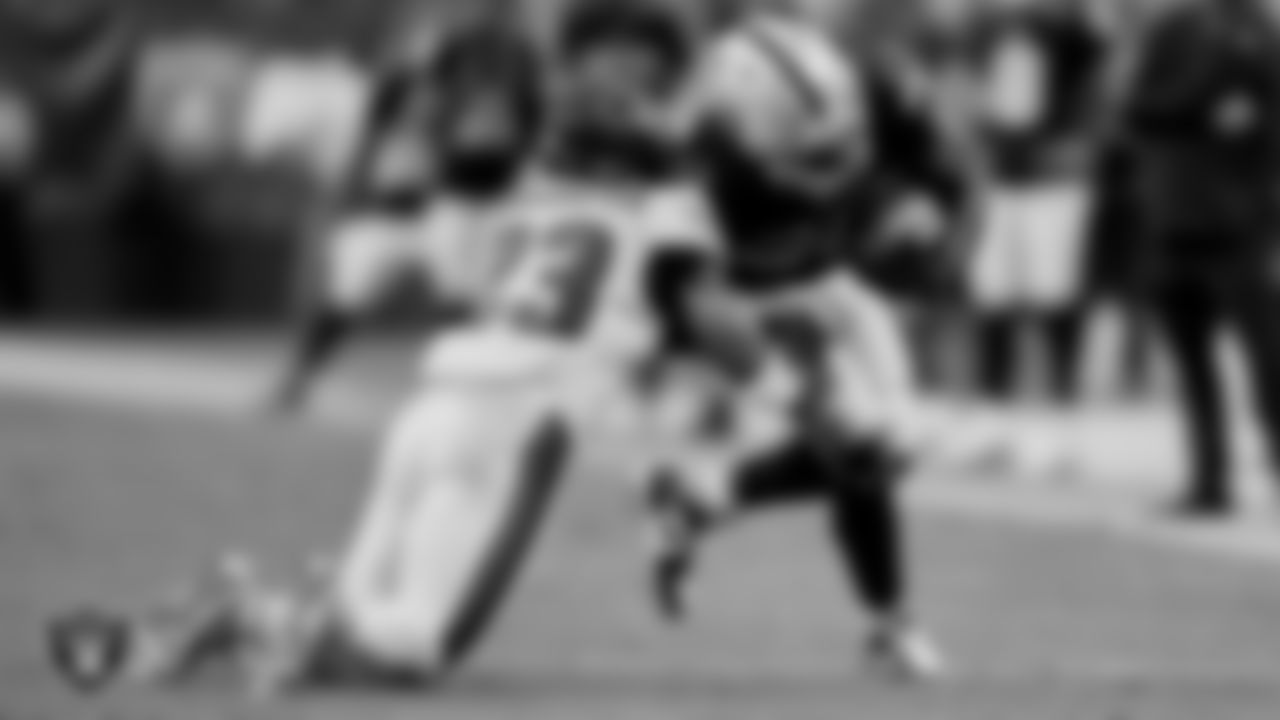 Las Vegas Raiders running back Jalen Richard (30) runs after making a catch during the regular season home game against the Philadelphia Eagles.